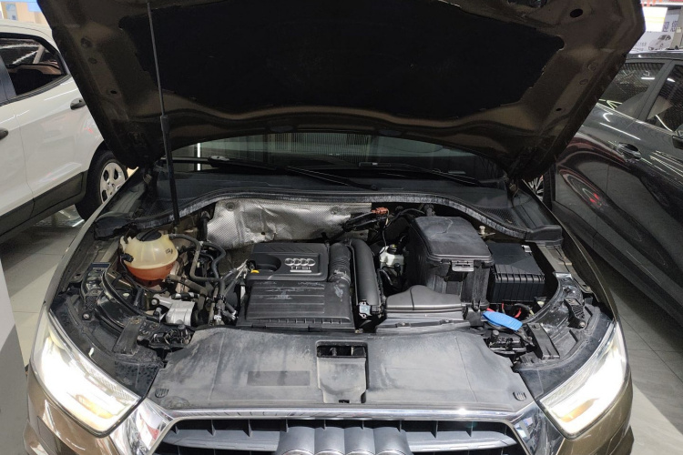 奥迪Q3 2017款 30 TFSI 时尚型机舱底盘24