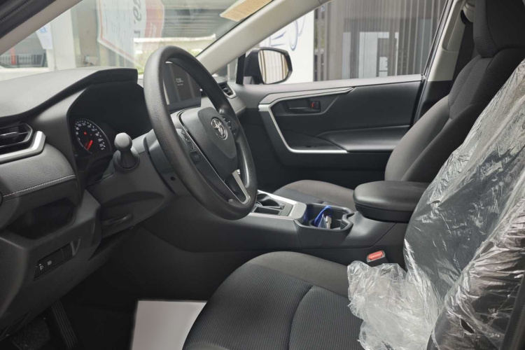 丰田 RAV4荣放 2023款 2.0L CVT两驱都市版中控内饰7002