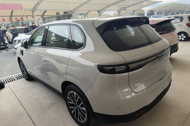 零跑汽车 零跑B10 2025款 510悦享版车身外观4