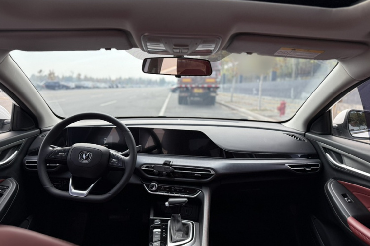 长安 逸动 2021款 PLUS 蓝鲸NE 1.4T GDI DCT尊贵型中控内饰7003