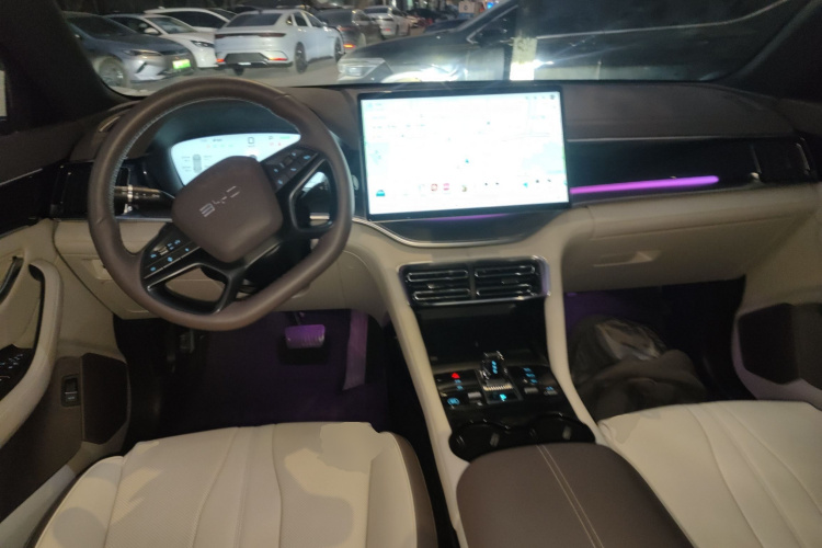 比亚迪 宋PLUS新能源 2025款 EV 智驾版 605km 旗舰型中控内饰7002