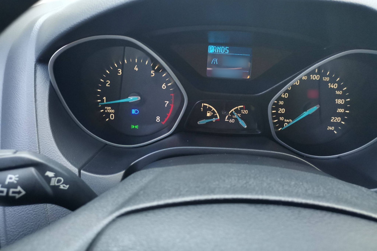 福特 福克斯 2015款 两厢 1.6L 自动舒适型局部细节14