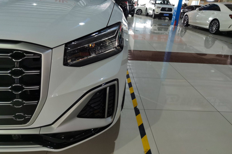 奥迪Q2L 2023款 35TFSI 进取动感型局部细节36