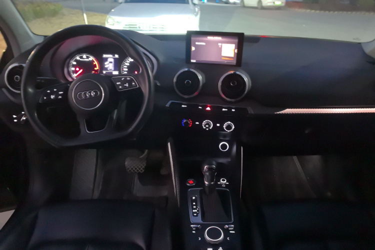 奥迪Q2L 2022款 35 TFSI 进取动感型中控内饰12