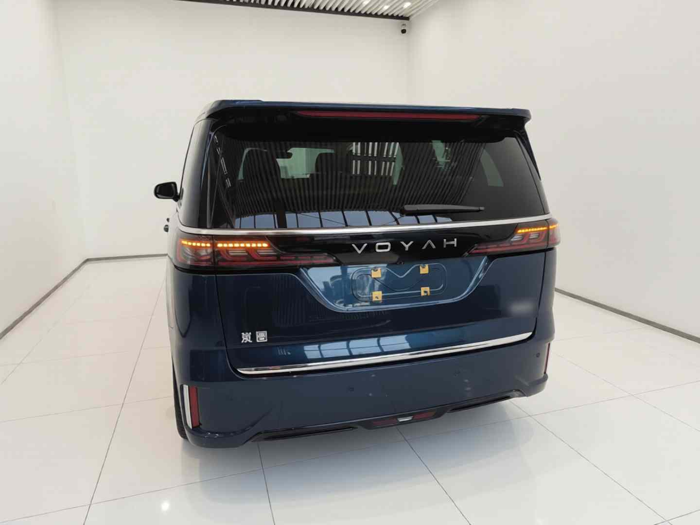 岚图汽车 岚图梦想家 2025款 PHEV 四驱旗舰鲲鹏版(4)