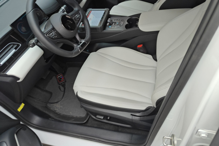 比亚迪 海豹06新能源 2024款 DM-i 80KM尊贵型中控内饰19