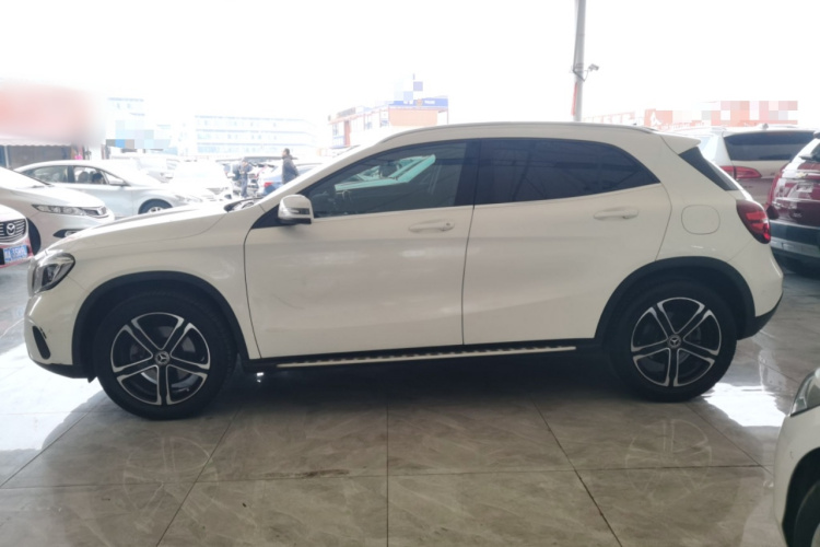 奔驰GLA 2018款 GLA 200 时尚型车身外观4