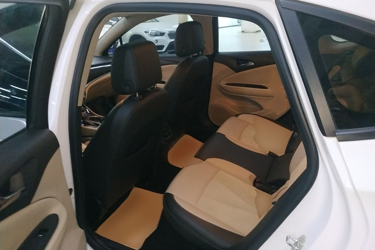 别克 威朗 2019款 三厢 15S 自动领先型中控内饰21