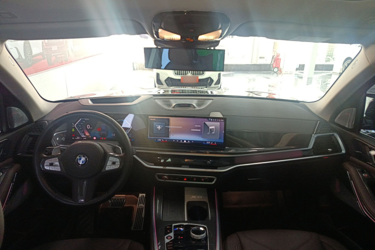 宝马X5 2023款 xDrive 30Li 尊享型M运动曜夜套装中控内饰12