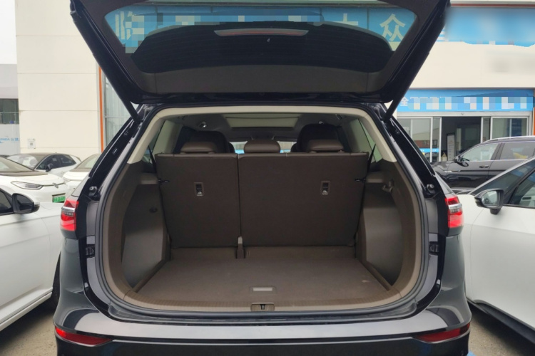 大众 威然 2024款 380TSI 尊贵版机舱底盘23