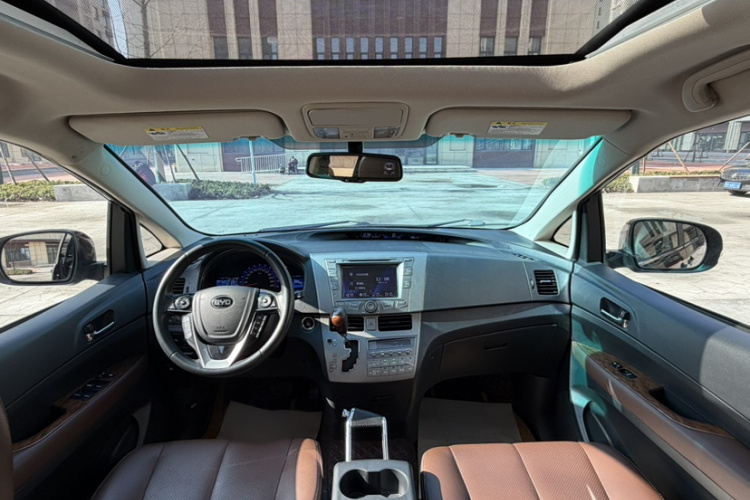 比亚迪M6 2015款 2.4L 自动豪华型中控内饰7005