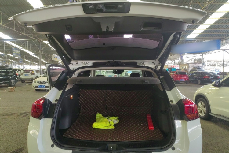 别克 昂科拉GX 2020款 20T 自动四驱全能旗舰型机舱底盘23