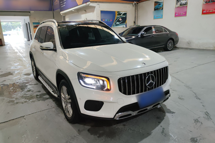 奔驰GLB 2022款 GLB 200 动感型车身外观3