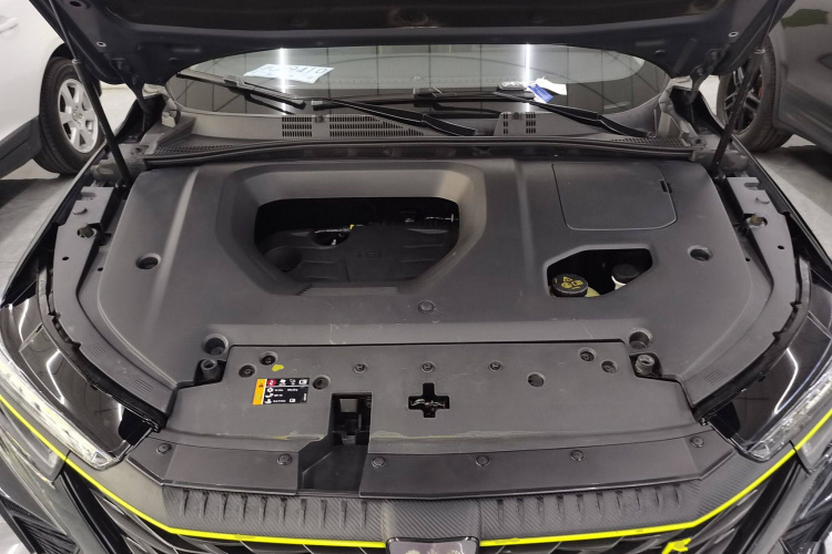 荣威RX5 2021款 PLUS 330TGI 自动国潮智尊版机舱底盘24