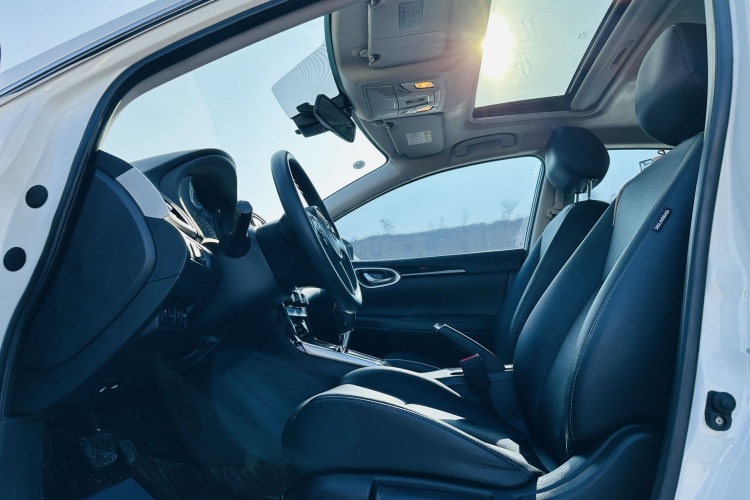 日产 轩逸 2021款 经典 1.6XL CVT豪华版中控内饰7003