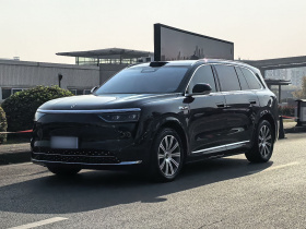 鸿蒙智行 问界M8 2025款 增程 Max+版 53.4kWh 6座版