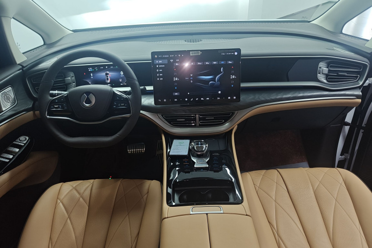 腾势D9 2024款 DM-i 980 四驱尊贵型中控内饰12