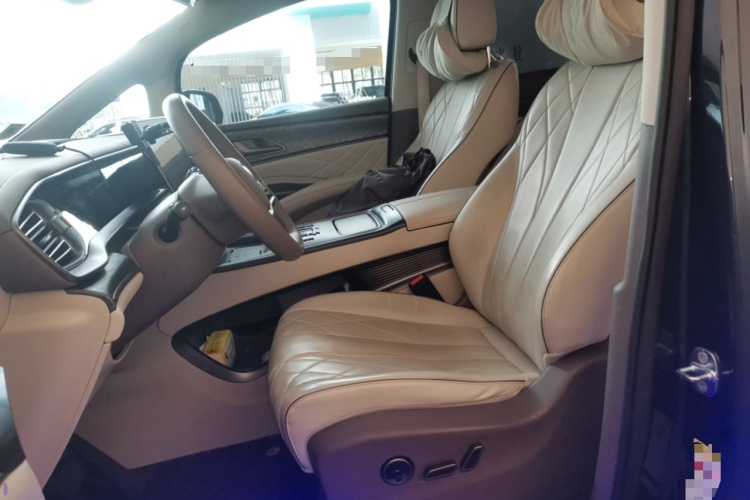 腾势D9 2022款 DM-i 1040 尊贵型中控内饰19