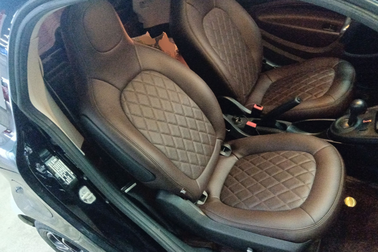 smart fortwo 2019款 0.9T 66千瓦硬顶风擎版 国VI局部细节41