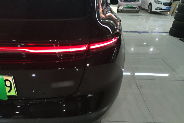 蔚来ET5 2022款 75kWh车身外观9