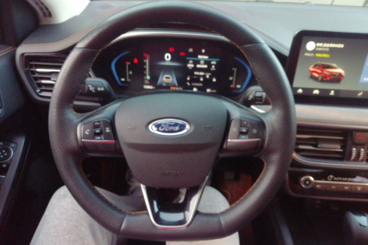 福特 福克斯 2022款 三厢 EcoBoost 180 自动竞速版局部细节13