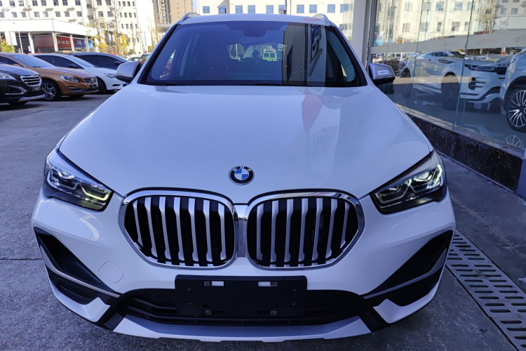 宝马X1 2021款 xDrive25Li 尊享型车身外观2