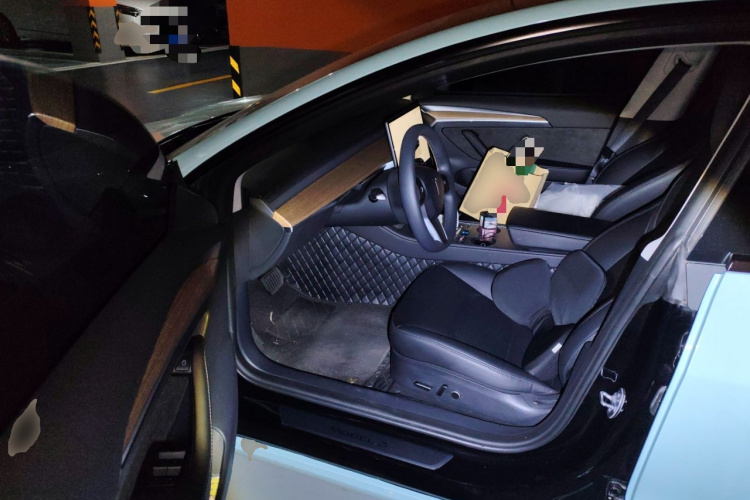 特斯拉 Model 3 2022款 后轮驱动版中控内饰20