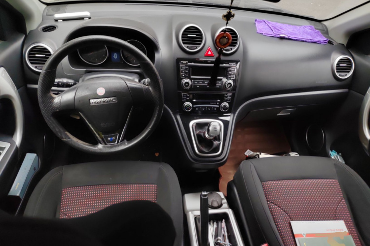 哈弗H6 2014款 升级版 2.0T 柴油 手动两驱都市型中控内饰12