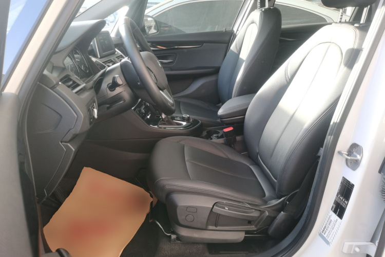 宝马2系旅行车 2018款 218i 领先型局部细节19