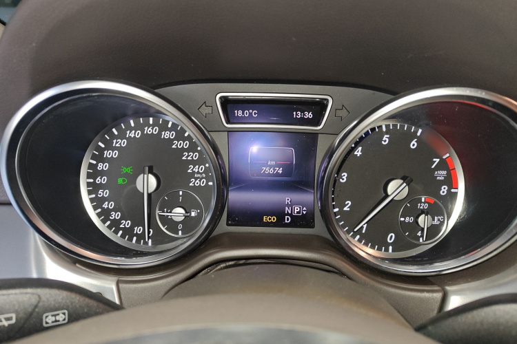 奔驰M级 2014款 ML 320 4MATIC局部细节14