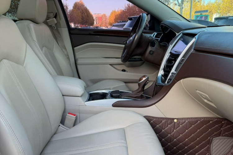 凯迪拉克SRX 2013款 3.0L 精英型中控内饰7004