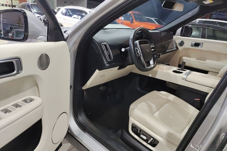 理想汽车 理想L9 2022款 Max中控内饰20