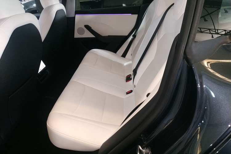 特斯拉 Model 3 2023款 后轮驱动版中控内饰7004