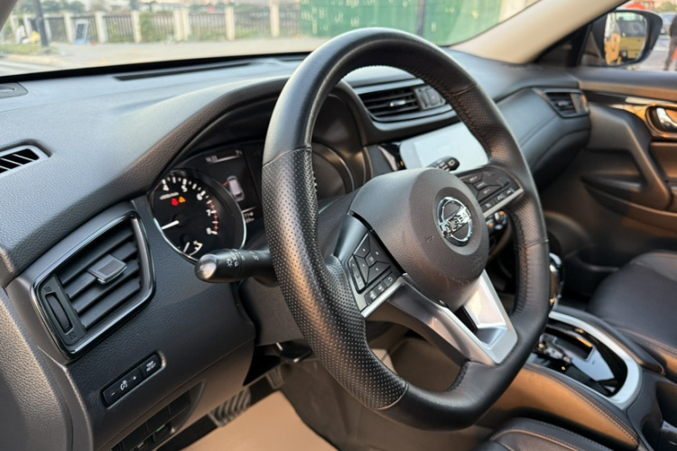 日产 奇骏 2019款 2.0L CVT智联舒适版 2WD中控内饰7012