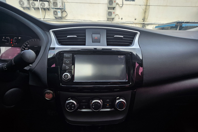 日产 轩逸 2018款 1.6XV CVT尊享版中控内饰7005