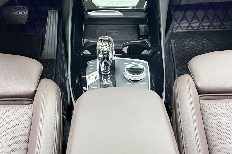 宝马X3 2022款 改款二 xDrive30i 尊享型 M曜夜套装中控内饰7005