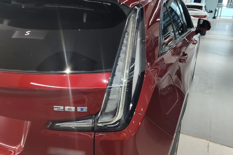 凯迪拉克XT4 2022款 28T 四驱铂金型车身外观9