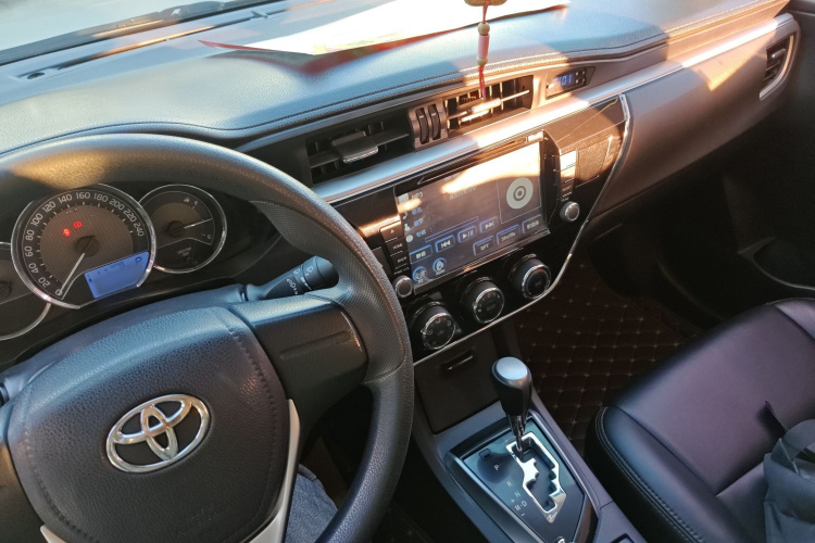 丰田 卡罗拉 2014款 1.6L CVT GL中控内饰12