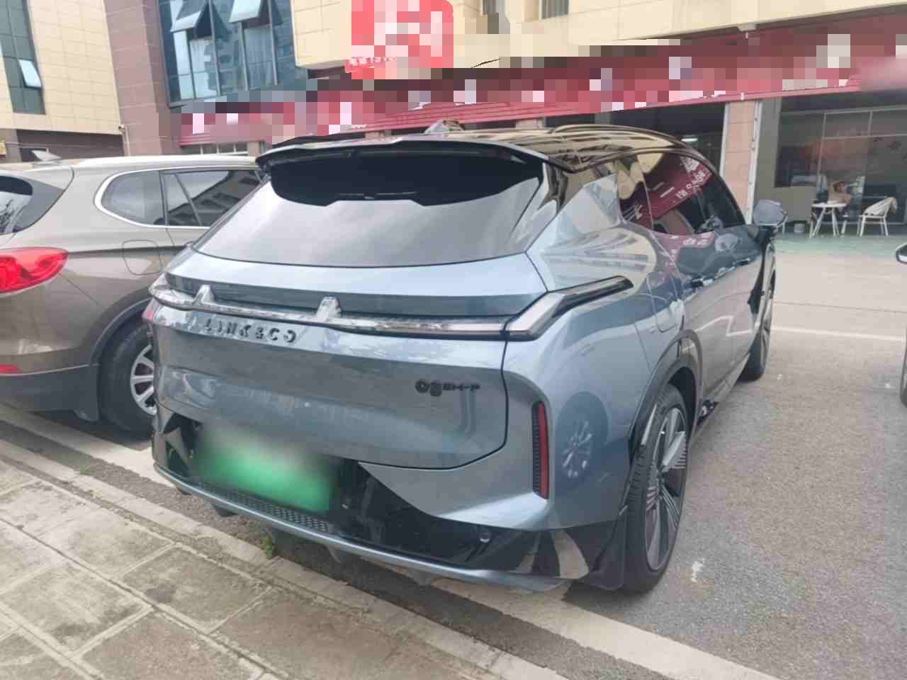 车辆右后45度外观展示