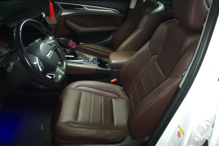 哈弗F7 2019款 2.0T 两驱i范 国V中控内饰19