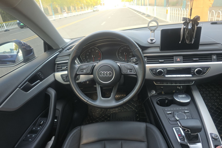 奥迪A5 2019款 Sportback 40 TFSI 时尚型中控内饰13