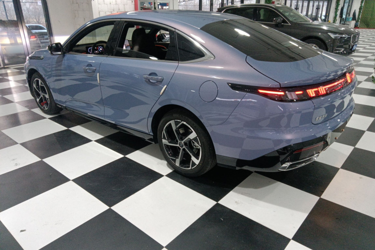 长安 逸动 2026款 第四代 1.5T 500Bar 悦享型车身外观4