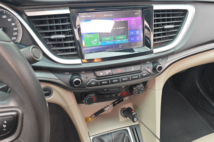 别克 英朗 2016款 15N 手动精英型局部细节16