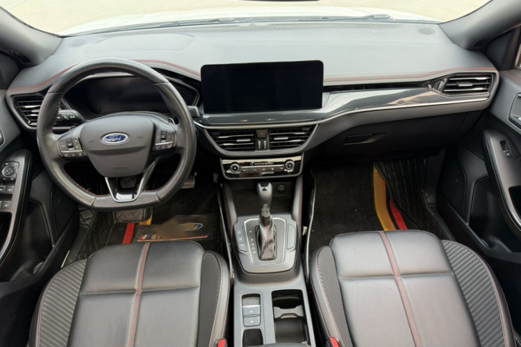 福特 福克斯 2022款 三厢 EcoBoost 180 自动ST Line中控内饰7007