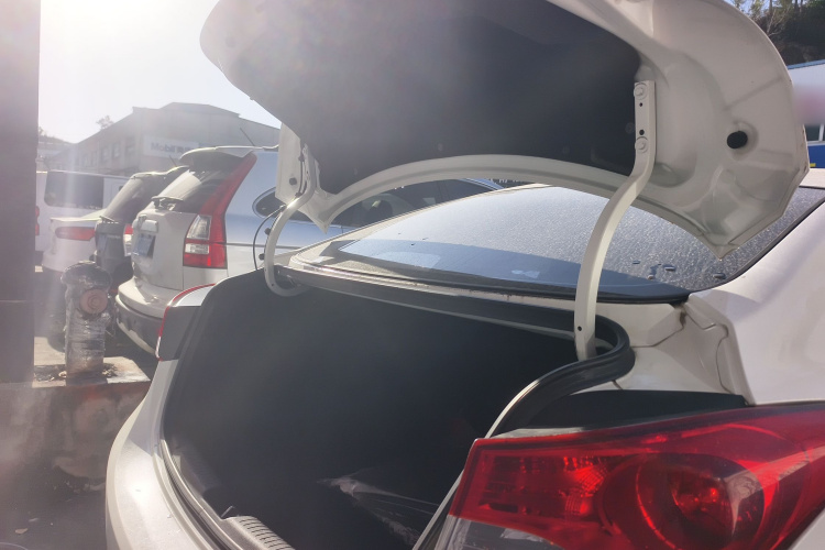 现代 朗动 2015款 1.6L 自动领先型局部细节23