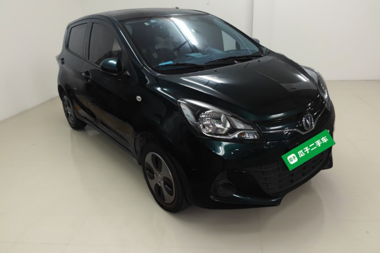 长安欧尚 奔奔E-Star 2021款 国民版 心悦版（快充版）磷酸铁锂（31.18kWh）车身外观3