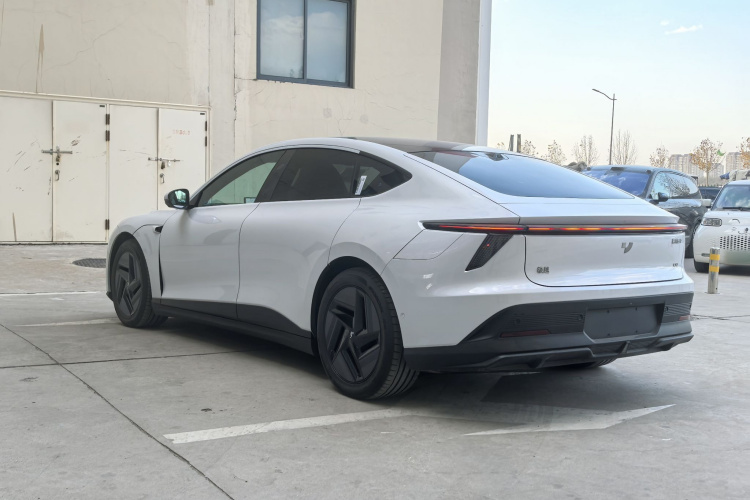 极越07 2024款 标准版车身外观6004