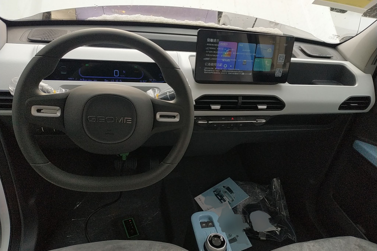 吉利银河 2024款 熊猫mini 200km 耐力熊中控内饰12