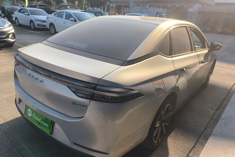 埃安 AION S Plus 2022款 70 智领版车身外观7