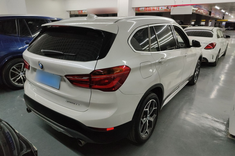 宝马X1 2018款 xDrive20Li 尊享型车身外观7